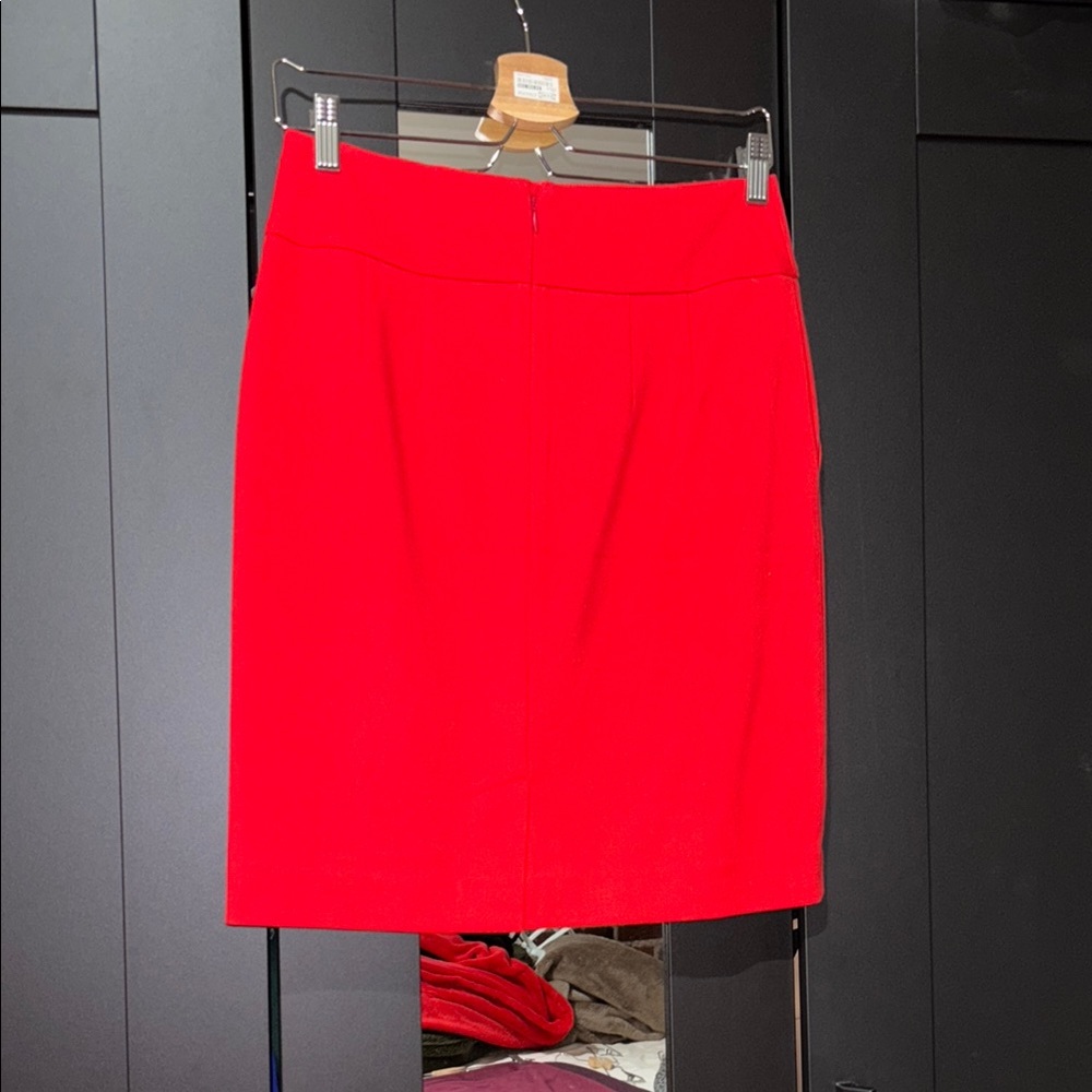 Red Button-Detail Skirt - Picture 4 of 4